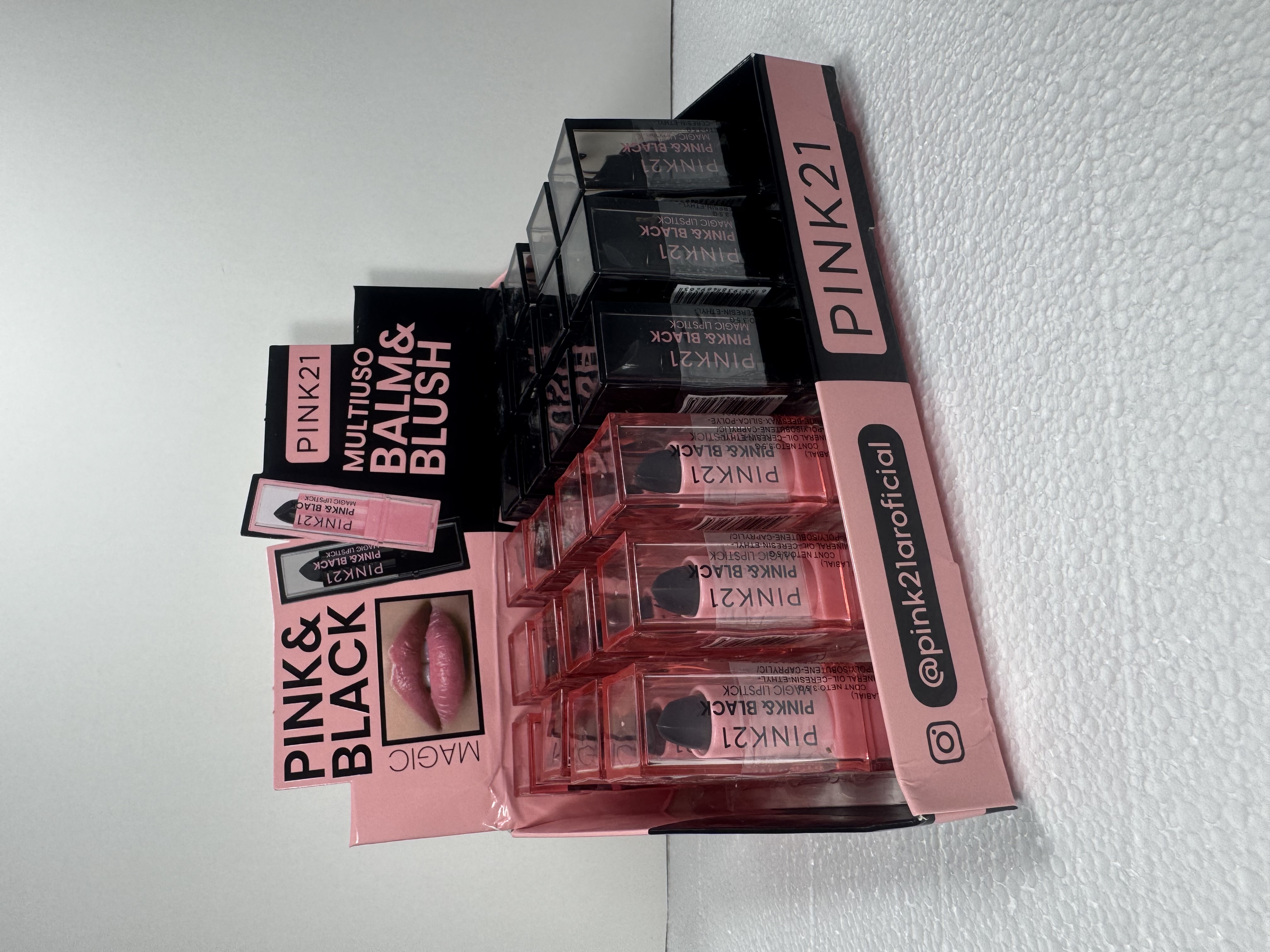 Labial pink black
