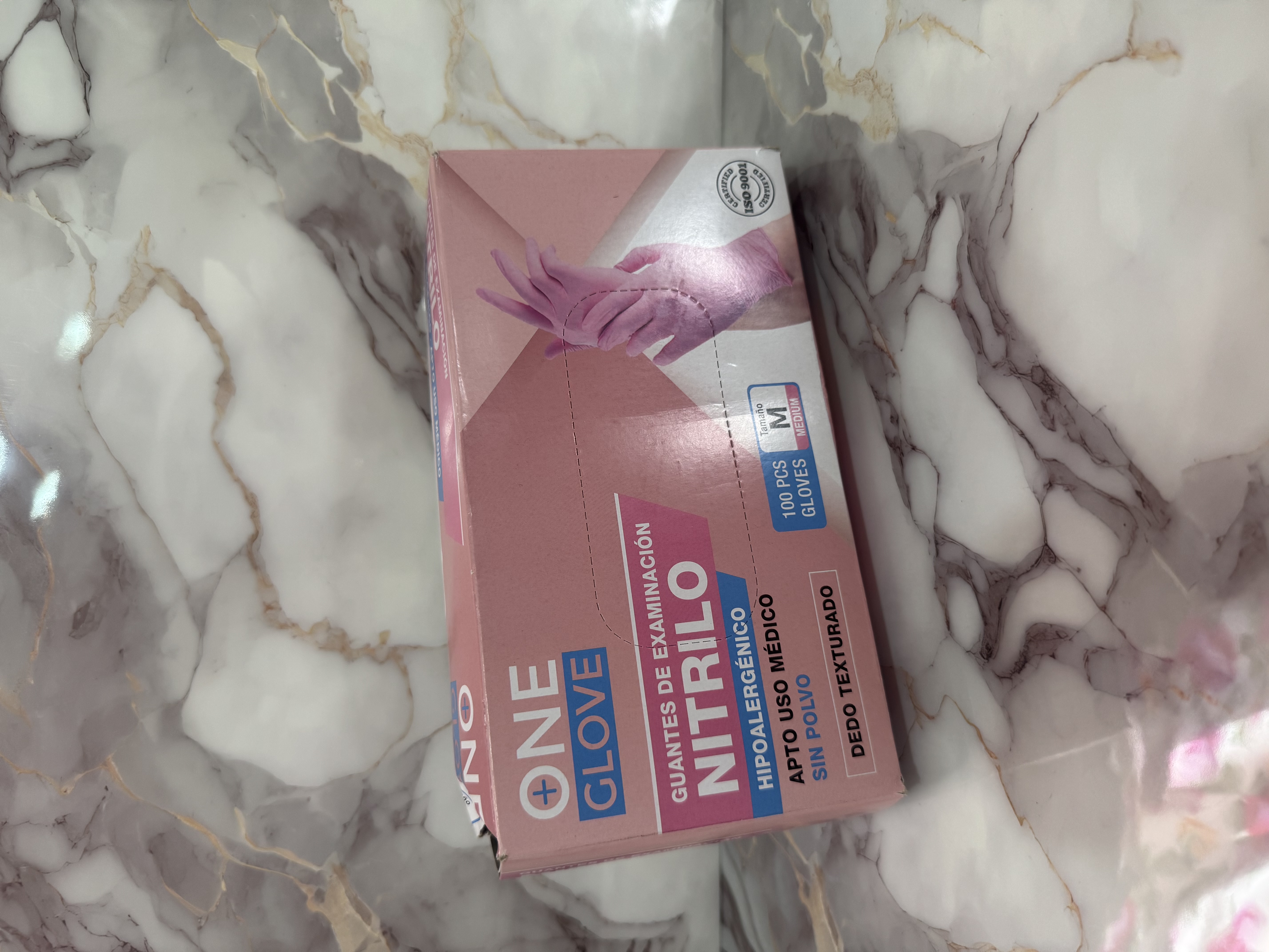 Caja de guantes 